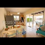 4 In Ayia Thekla Апартаменты